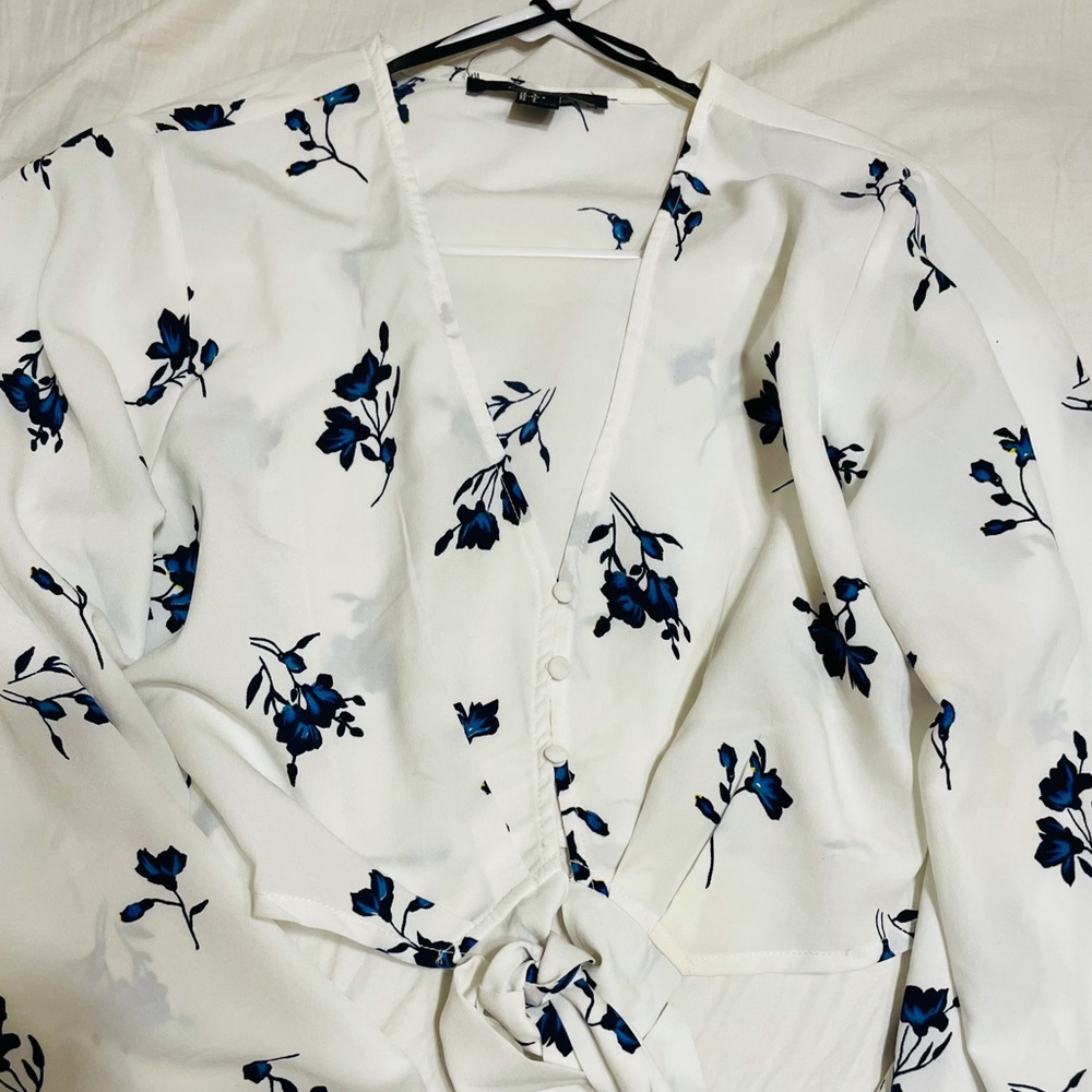 Floral blouse.